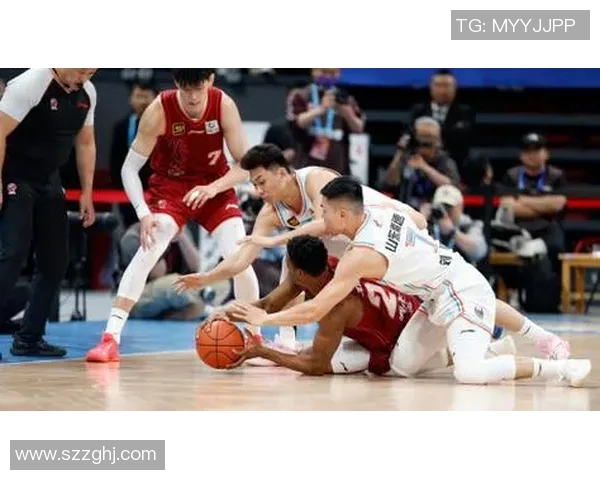 北京篮球队团队协作引发热议球迷对战术配合与球员表现分歧明显